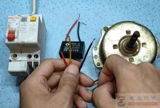 三线单相电机怎么接线,从电机正反转原理上来看明白