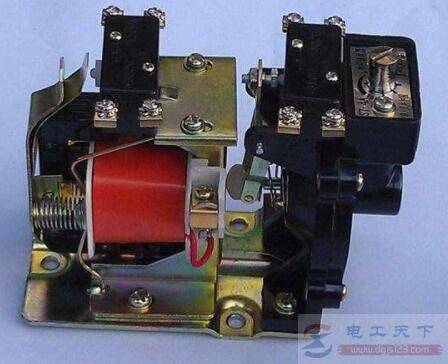 如何使电机通电延时和断电延时?