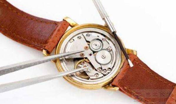 石英表多久换电池,石英表电池更换问题总结