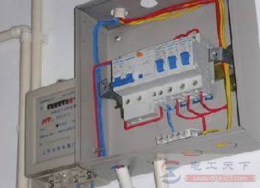 关闭智能电表盘中空气开关灯还亮的原因分析
