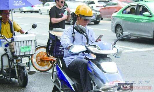 电动车驾驶的四个禁止行为,看看你犯过哪一个