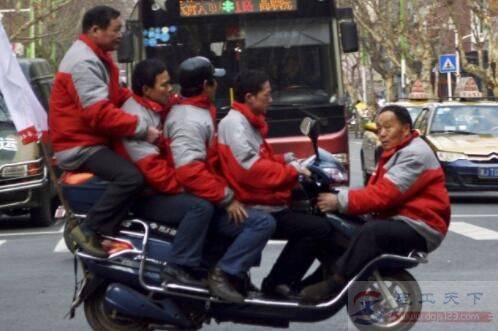 电动车驾驶的四个禁止行为,看看你犯过哪一个