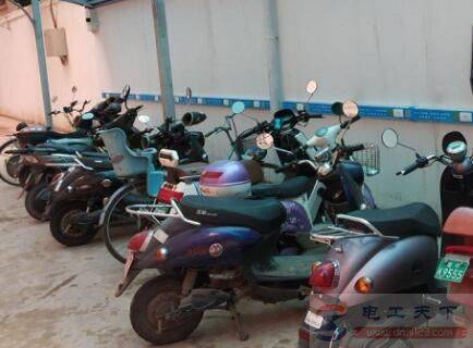 3种最伤电动车电池的方式,随用随充对电车伤害最大