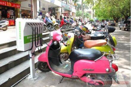 电动车充电问题:先插电源或先插电池哪个伤电池