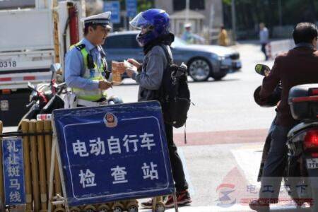 电动车与三轮车及低速电动车该怎么上路