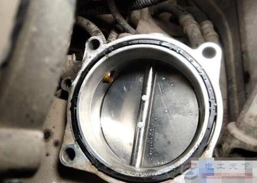 汽车行驶四万公里要清洁节气门积碳吗?