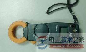 如何用钳形表测电动机运行电流?