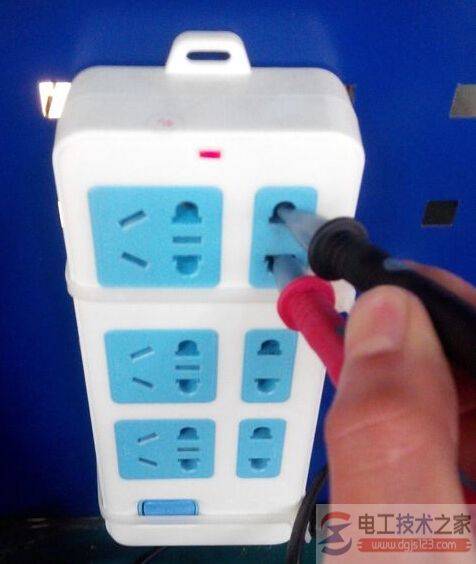 万用表怎么测量电压,万用表测量电压的方法图解