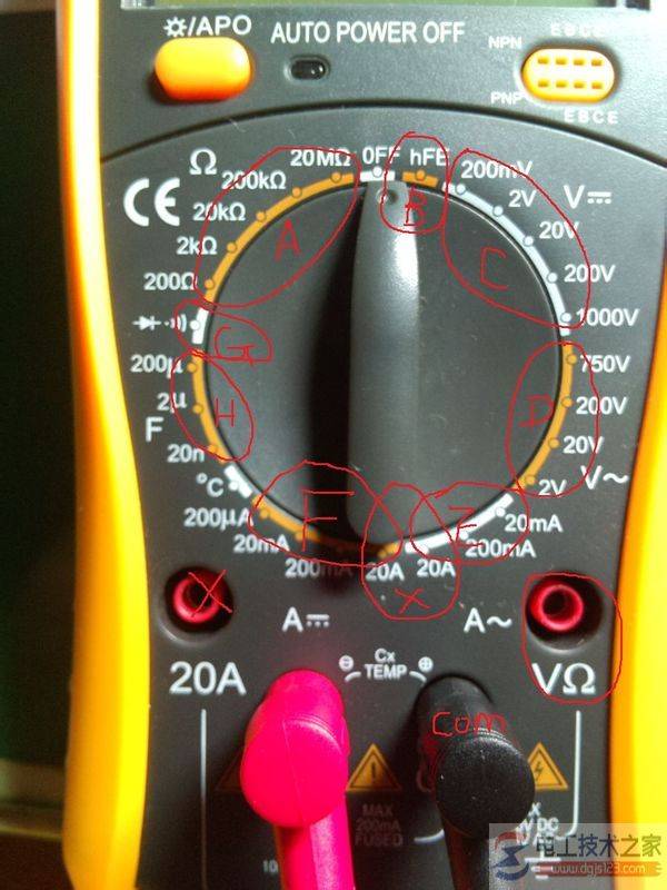 万用表怎么测量电压,万用表测量电压的方法图解