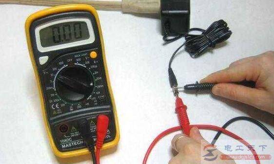 万用表怎么测量对地短路,万用表怎么检测电线短路