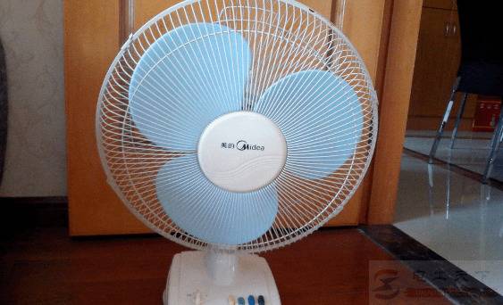 电风扇运行中不断开关什么原因