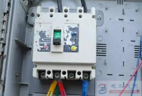 三相电漏保通电后灯与插座不亮漏保不跳怎么回事?