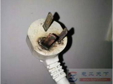 插头烧焦而插座没电什么原因,插头质量不行还是插座短路