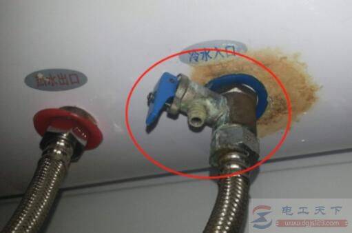 储水式电热水器的使用注意事项