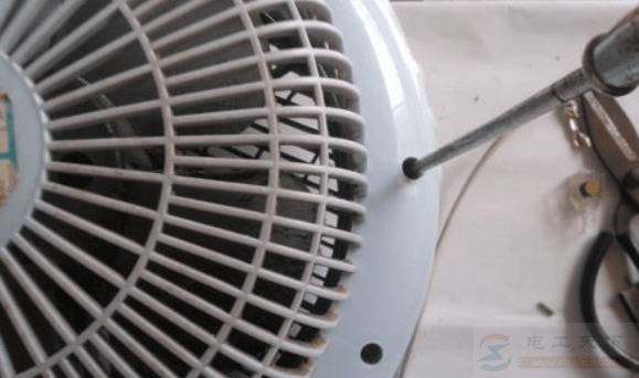 电风扇不转了什么问题,这四类故障查一查