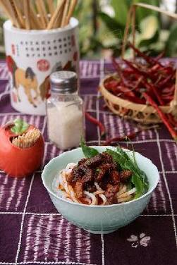 云南焖肉米线 云南焖肉米线