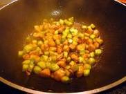 鸡粒炒西兰花梗