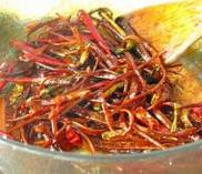 辣椒干煸干鱿鱼丝