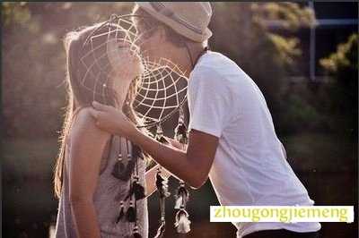 梦到我男友当我的面跟别的女人搂抱接吻