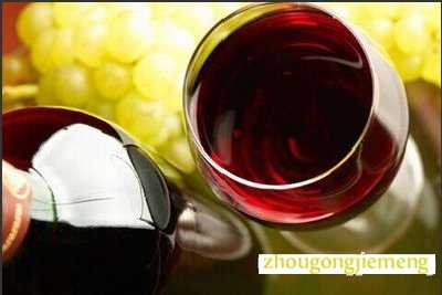 梦见红葡萄酒