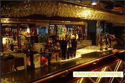 梦见酒吧