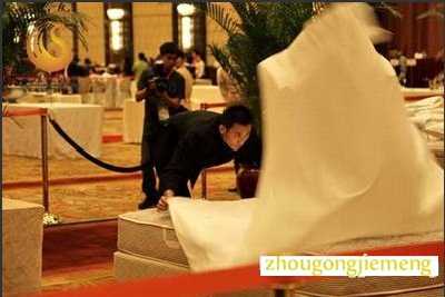 梦见酒店服务员