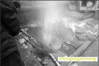 梦见水管破裂