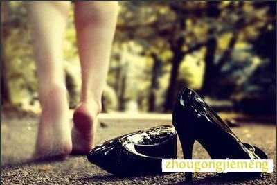 梦见穿高跟鞋