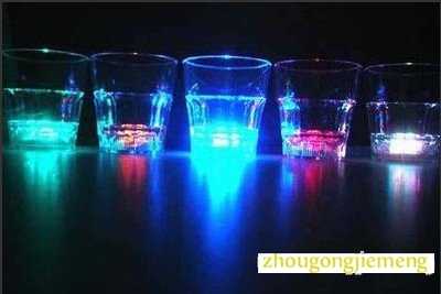 梦见发光的物体