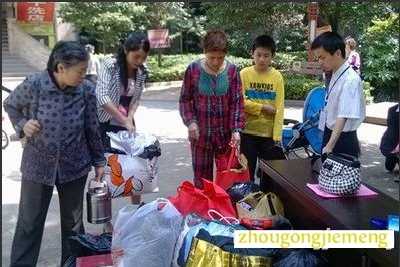 梦见自己衣服丢了