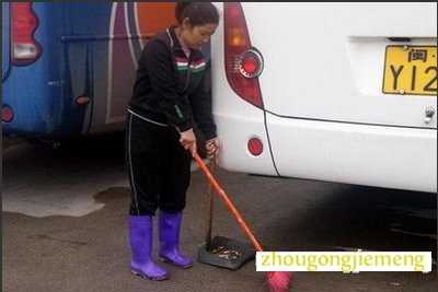 梦见打扫别人的呕吐物