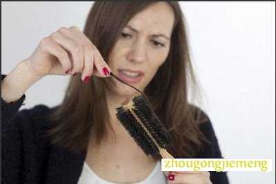 梦见自己梳头掉头发