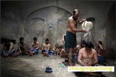 梦见在公共浴室洗澡