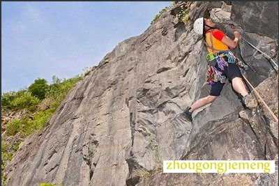 梦见攀登岩壁