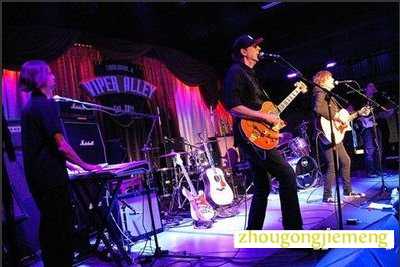 梦见卡拉OK K歌 唱歌