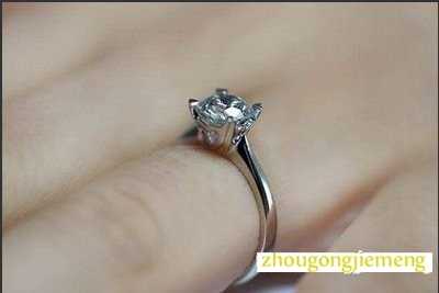 梦见老公送我钻戒