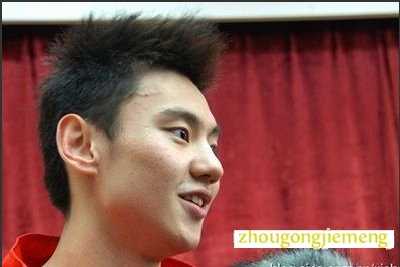 梦见头发长在脸上