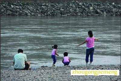 梦见小孩被水冲走