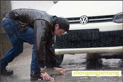 梦见自已在捡钱