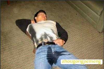 梦见自己尿湿裤子