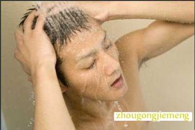 梦见在厕所洗澡