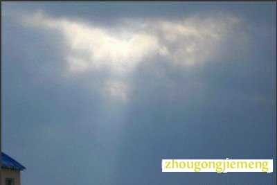 梦见云破而阳光照耀