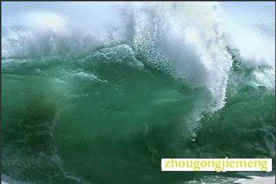 梦见高大的浪涛凶猛涌来