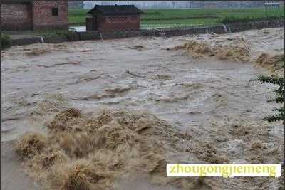 梦见河水暴涨