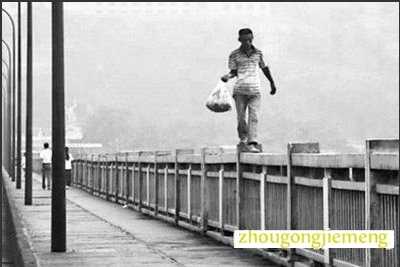 梦见在桥的栏杆上行走