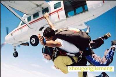 梦见飞机坠落砸到人